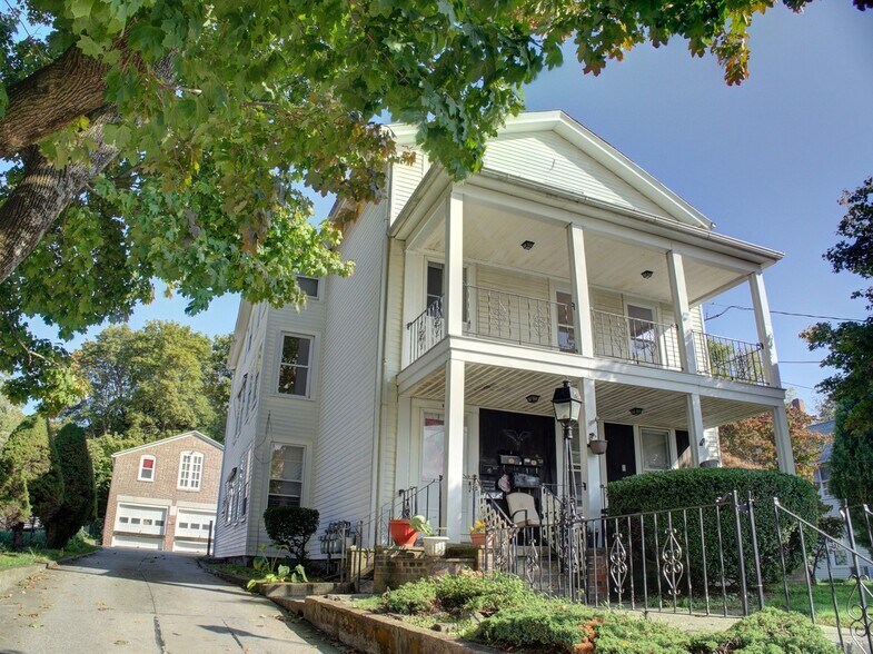 Building Photo - 179 Valley St