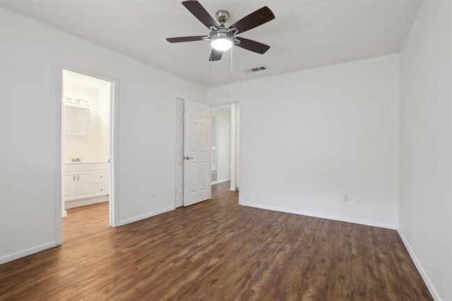 Building Photo - 1811 Mearns Meadow Blvd