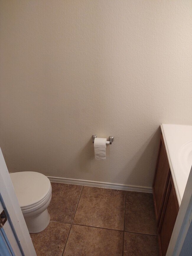 Building Photo - Charming 3/2.5 Townhome for Rent in Kyle, TX