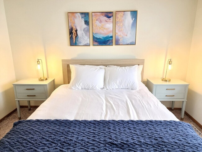 Building Photo - 15904 Admiralty Way