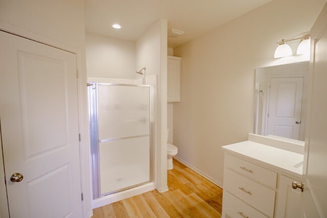 Building Photo - 2 Bedroom 2 Bathroom