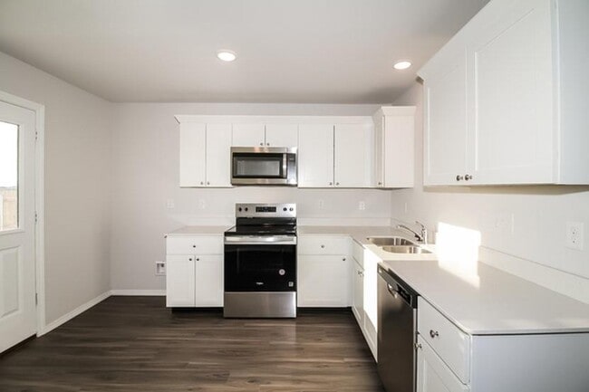 Building Photo - 1808 Crimson Lake Blvd