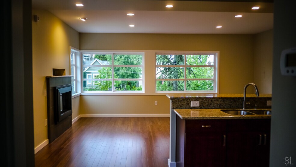 Building Photo - 2215 E John St