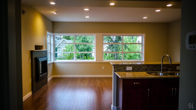 Building Photo - 2215 E John St