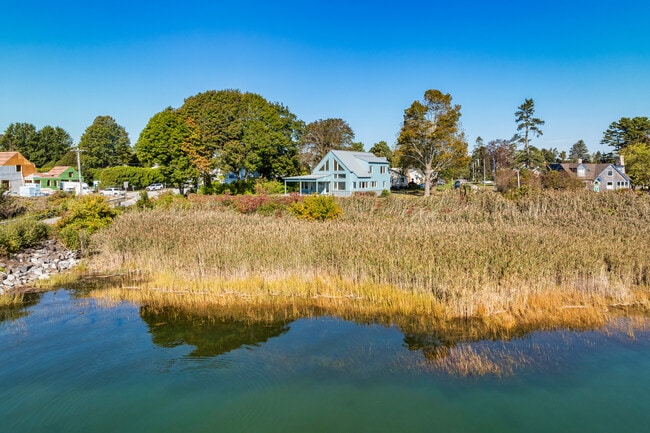 Building Photo - 1 Shoreline Dr