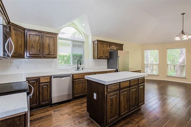 Building Photo - 3605 Bayton Dr