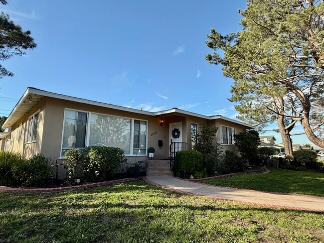 Building Photo - 26247 Ocean View Ave