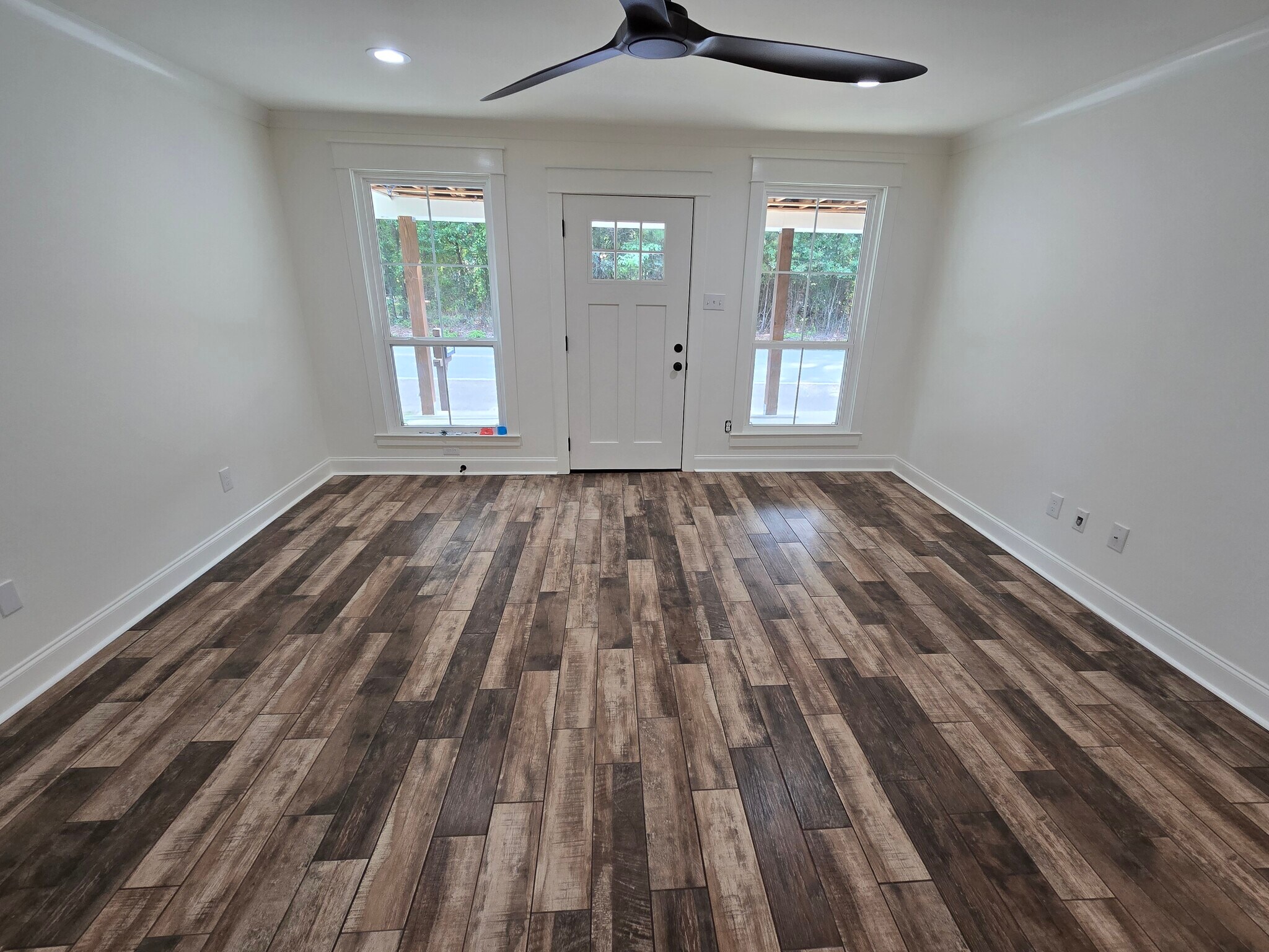 porcelain floors through out - 22375 Highway 36