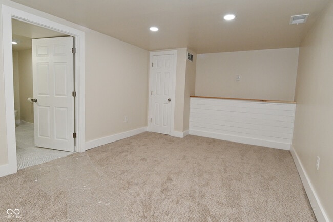 Building Photo - 3928 N Kenwood Ave