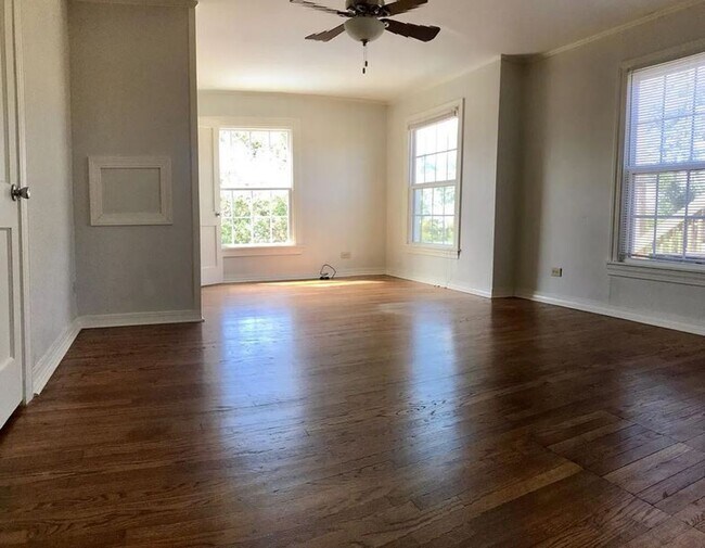 Building Photo - 1005 Coushatta St