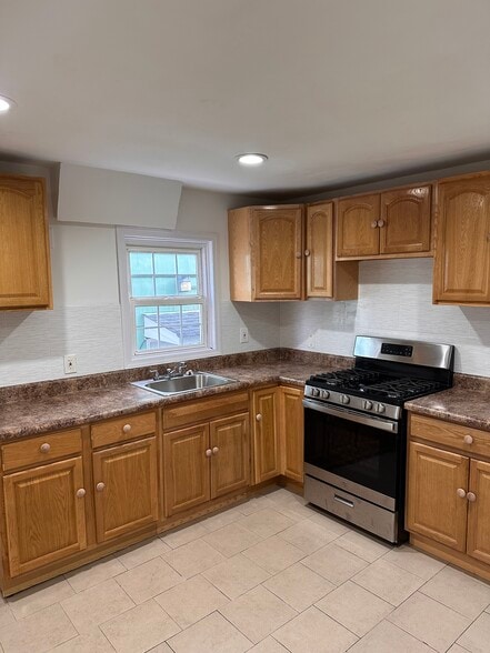 Building Photo - 36 Chester Ave