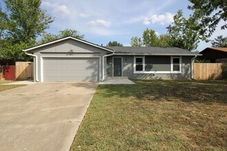 Building Photo - Freshly Remodeled & Ready For You To Call Home!