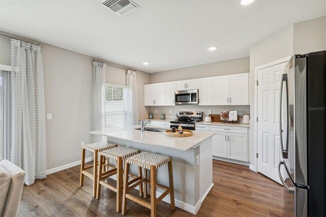 Building Photo - 601 Ambleside Dr