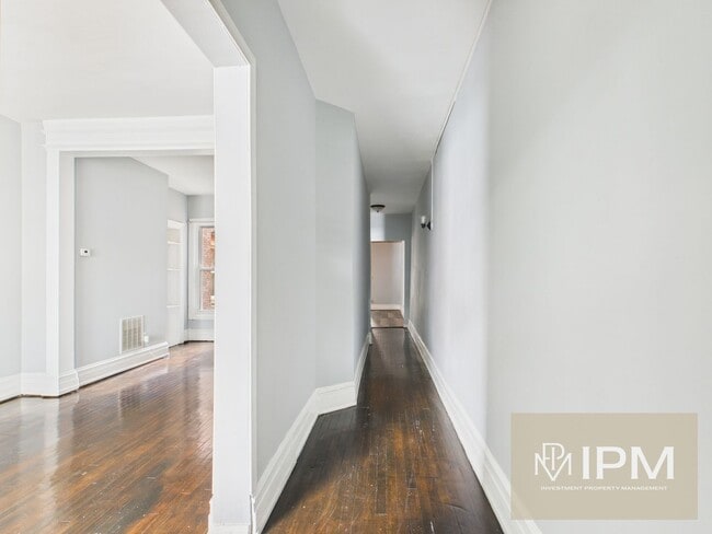 Building Photo - Available Now! Spacious 5 Bedroom, 1 Bath ...