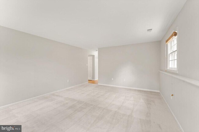 Building Photo - 2660 Oakton Glen Dr