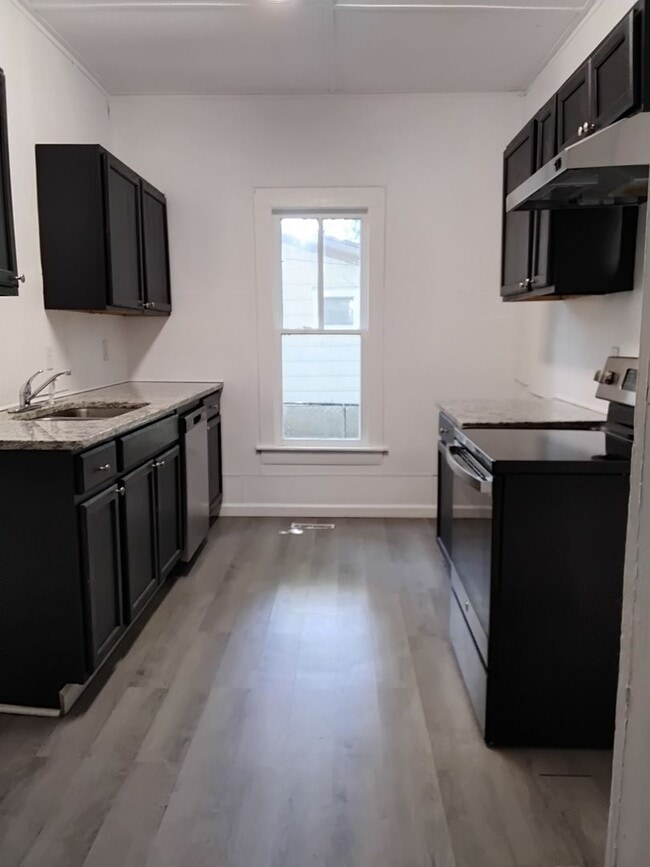 Building Photo - 2 Bed, 1 Bath home for rent