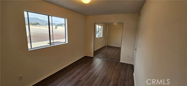 Building Photo - 614 S Lake St