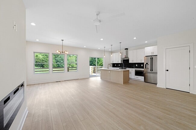 Building Photo - 1008 Fontaine Dr