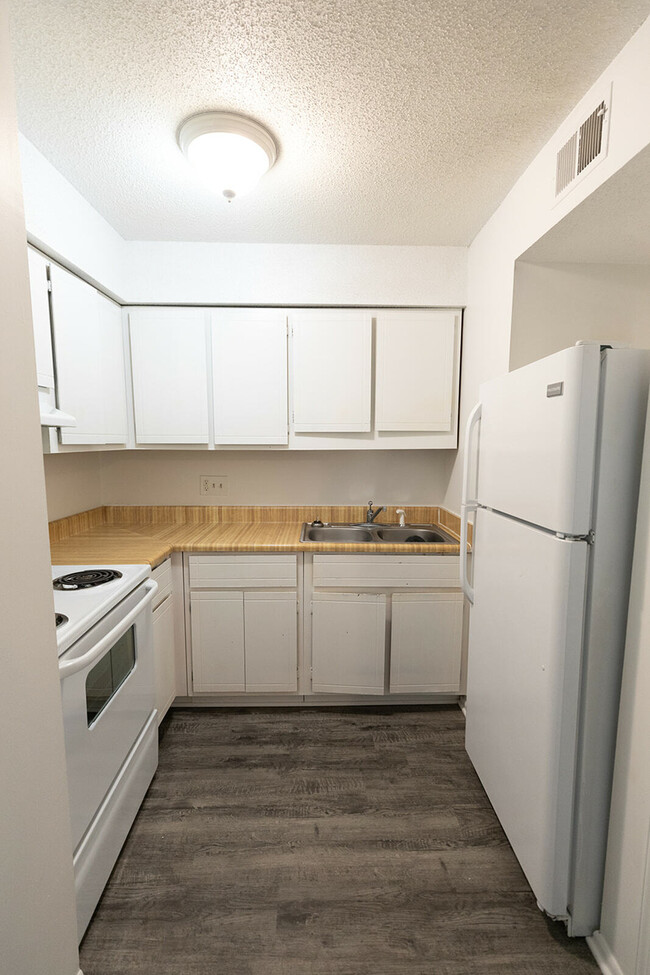 Kitchen - Fairhill Apartments