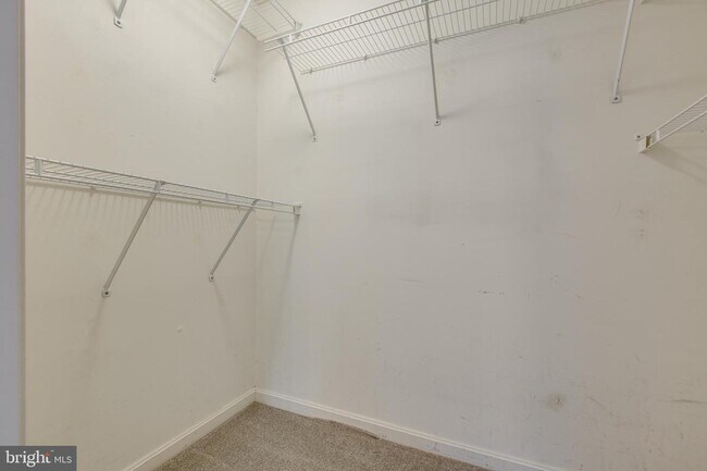 Building Photo - 6213 Stratford Ct