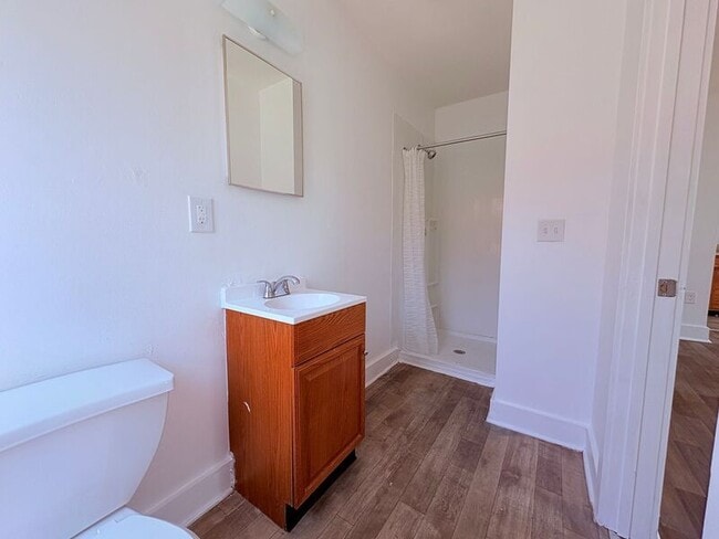 Building Photo - 517 W Maple Ave