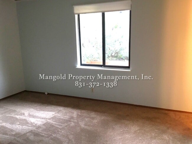 Building Photo - Charming 3-Bed, 1.5-Bath Home with Back Ya...