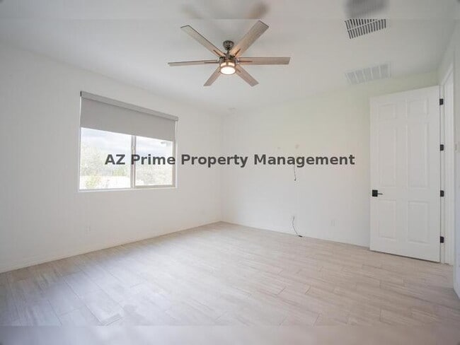 Building Photo - 16512 W Desert Ln