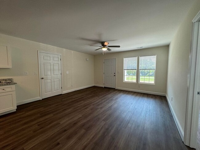 Building Photo - ~~ "Brand New" 3-bedroom 2 bath home in Bu...