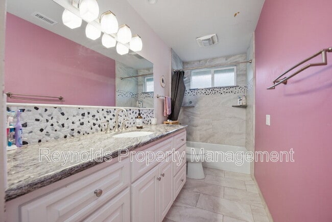 Building Photo - 1953 Granite Hills Dr