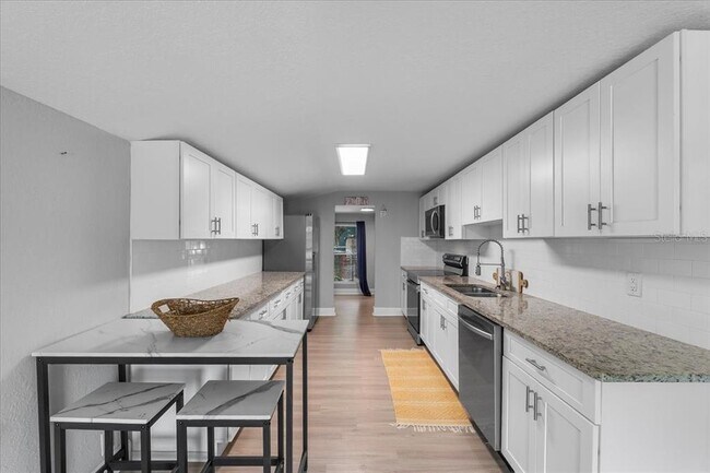 Building Photo - 208 Weaver Ave