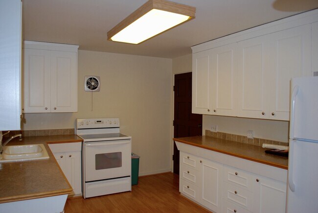 Building Photo - 10832 35th Ave SW