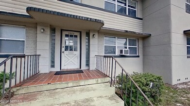 Building Photo - 1464 Holmesdale Rd