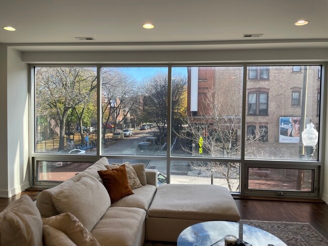 Building Photo - 1870 N Damen Ave