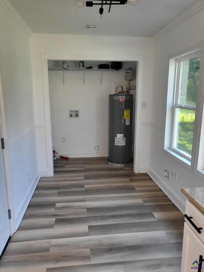 Building Photo - 2800 S Estates Rd