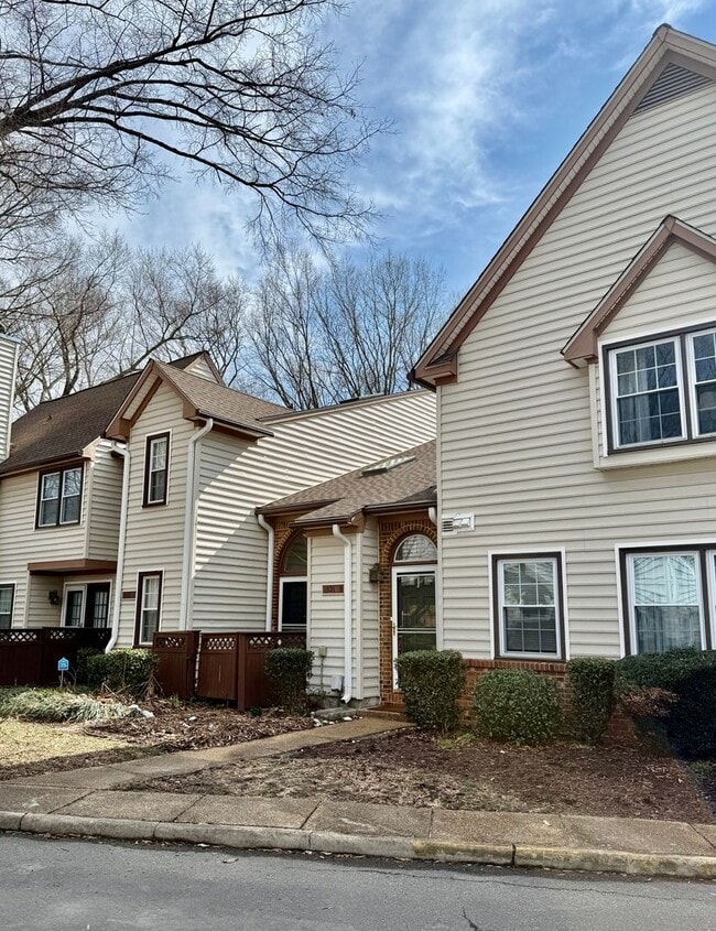 Building Photo - 2BD/2BA Condo in Greenbrier Neighborhood of Chesapeake - Backs up to Golf Course, Walking Trails!