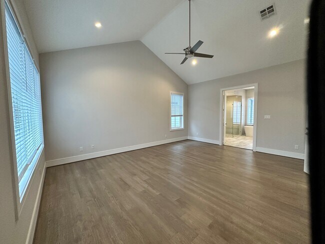 Building Photo - 1512 Johanna Dr