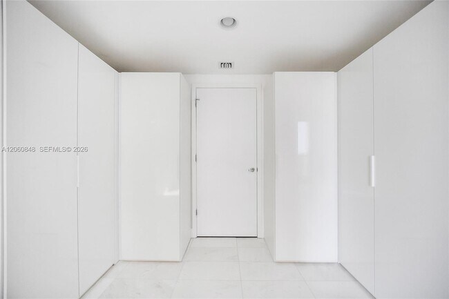 Building Photo - 1010 Brickell Ave