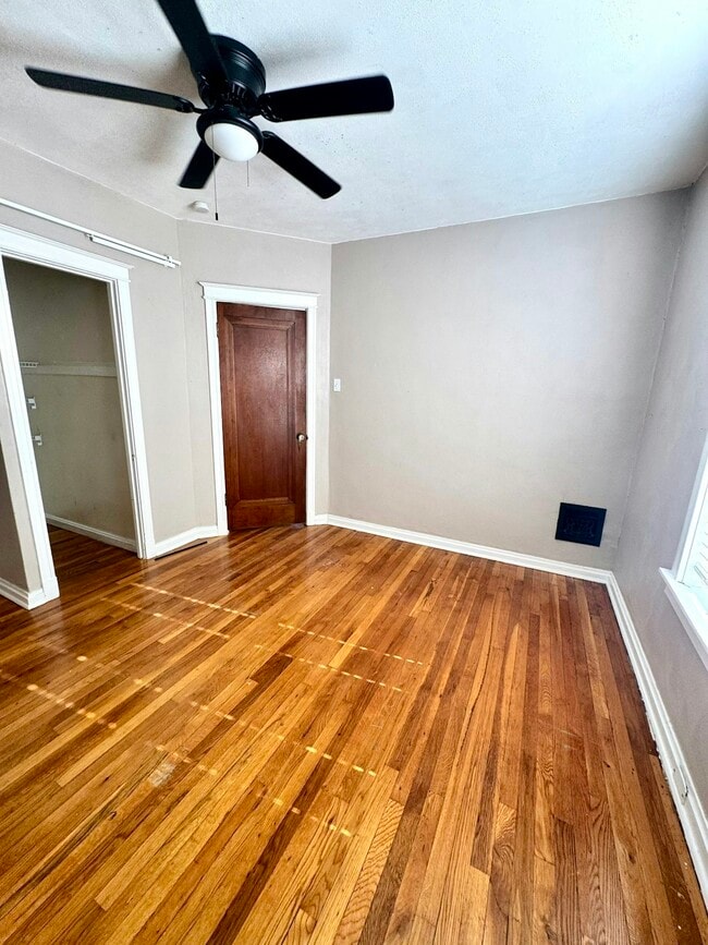 Building Photo - 4930 Tholozan Ave