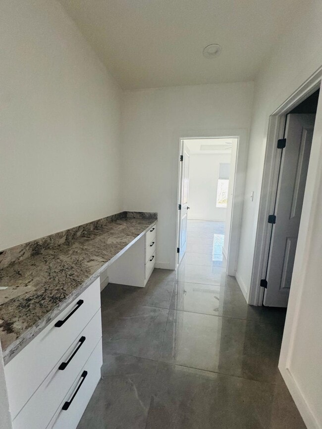 Building Photo - 420 Placido Dr