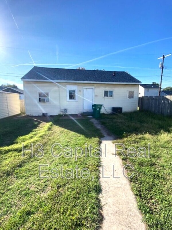 Primary Photo - 913 Lee St