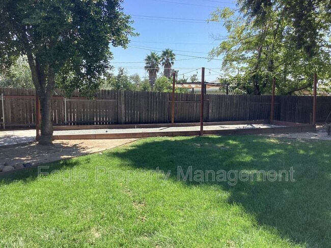 Building Photo - 1336 School St