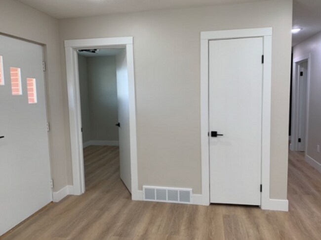 Building Photo - Beautifully Remodeled Cottonwood Heights Home!