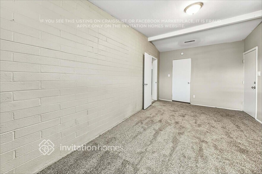 Building Photo - 449 S Stewart