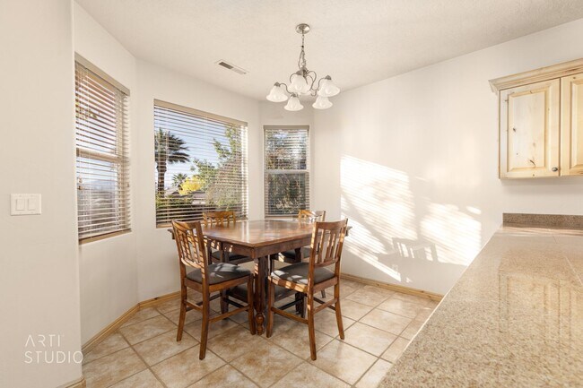 Building Photo - Shadow Mountain 3-Bedroom, 2-Bathroom Home...