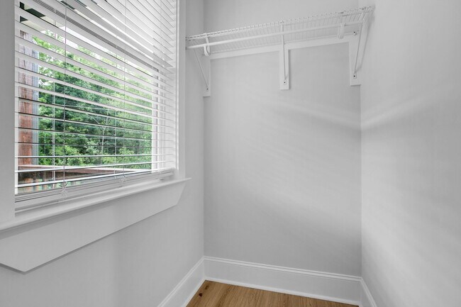 Building Photo - 108 Averill St