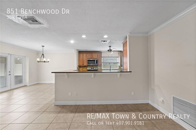 Building Photo - 851 Benchwood Dr