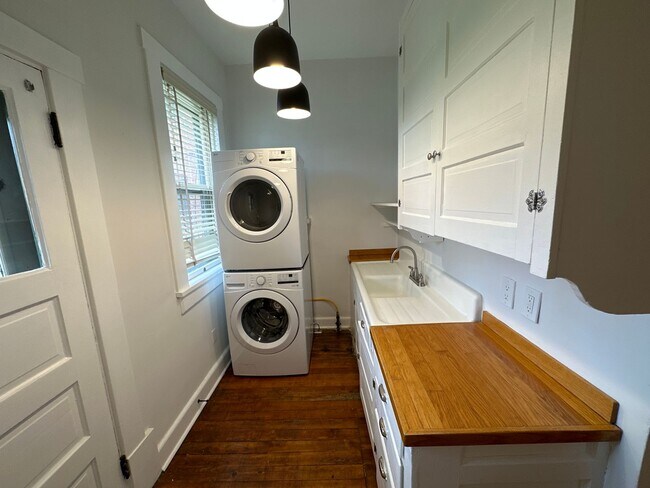 Building Photo - W Hubbard Ave 105-107 NCR