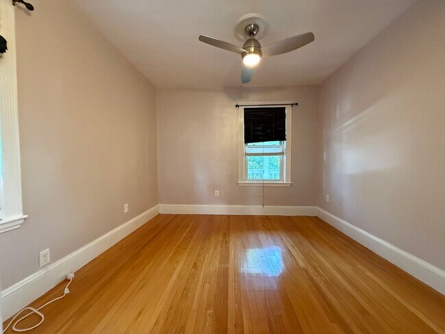 Building Photo - 10 Grovenor Rd