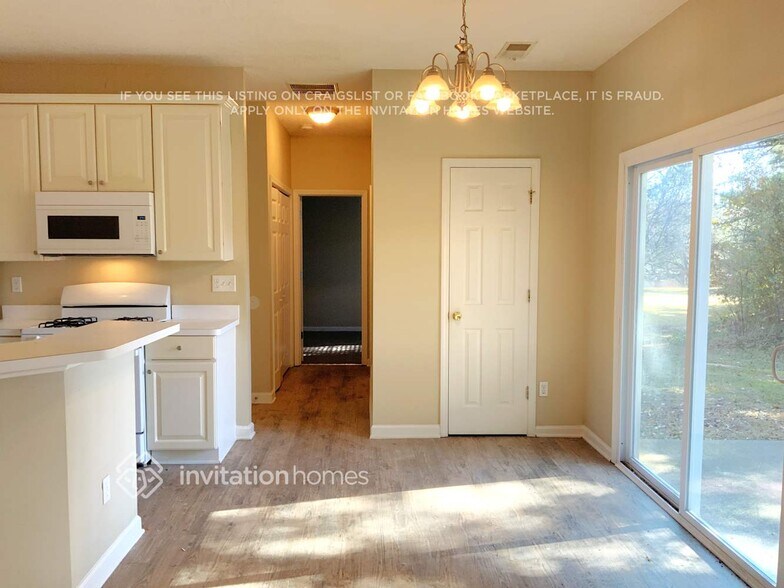 Building Photo - 8220 River Mill Ct
