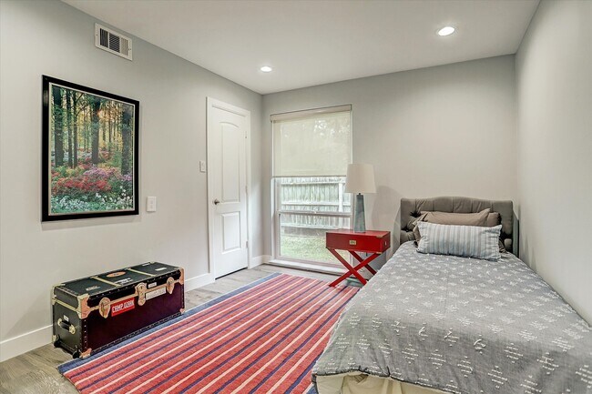 Building Photo - 1101 Guinea Dr